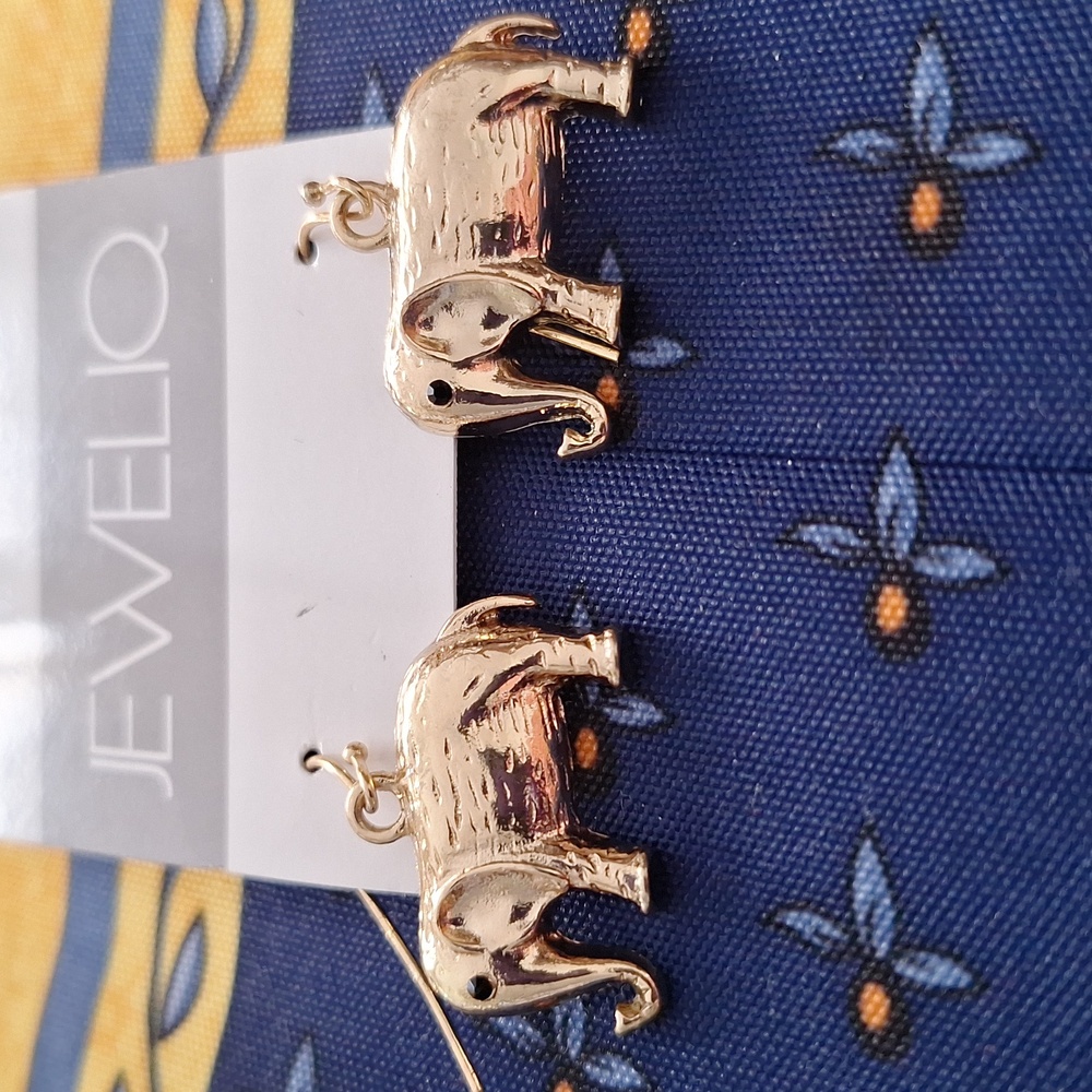 Dangling elephant earrings